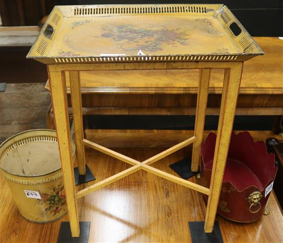 A Toleware occasional table and two jardinieres, H.53cm